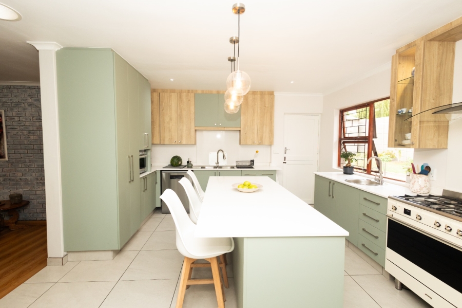 To Let 5 Bedroom Property for Rent in Vierlanden Western Cape